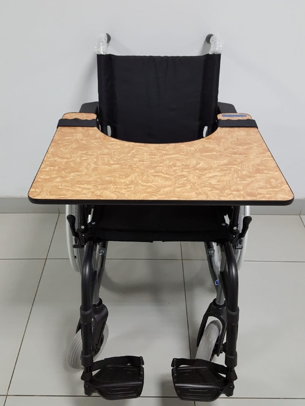 Столик для инвалидной коляски и кровати с фиксированной столешницей Titan LY-600-860